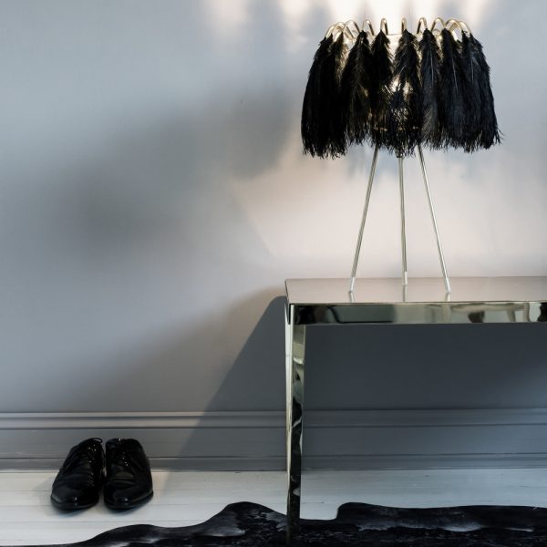 black-feather-table-lamp-lifestyle