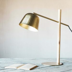 amq1024_cooper-brass-table-lamp_01