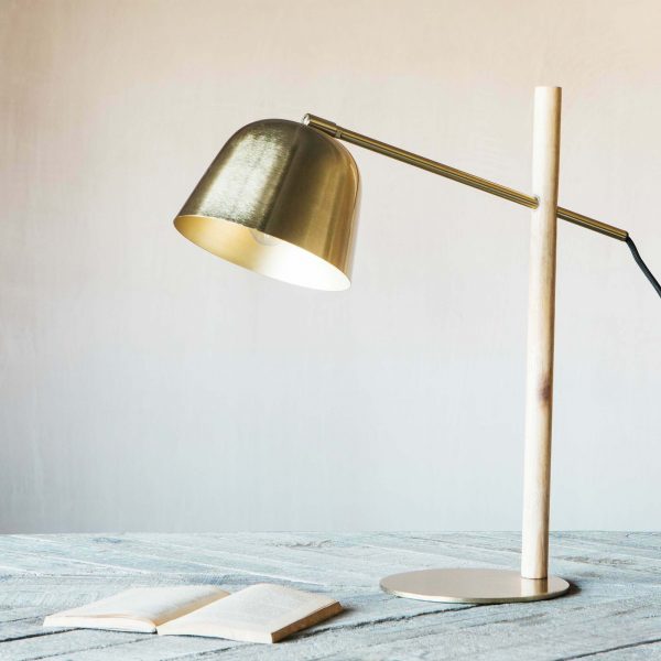 amq1024_cooper-brass-table-lamp_01