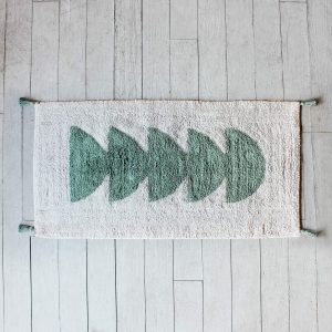 mev1004-green-tasselled-rug_1