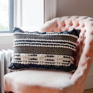 mqk1005_sienna-rectangular-black-and-white-bobble-cushion_01