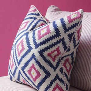 4754-glacier-paradise-cushion-lifestyle