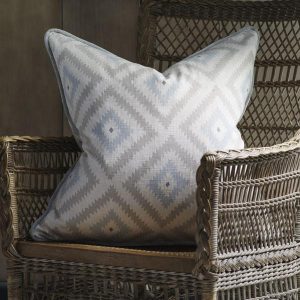 4765-glacier-powder-cushion-lifestyle