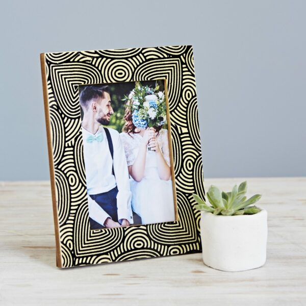 Anushka-Photo-Frame-NPFC8-low-res-Lifestyle