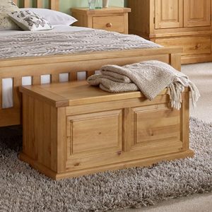 cyprian-wooden-blanket-box-chunky-pine