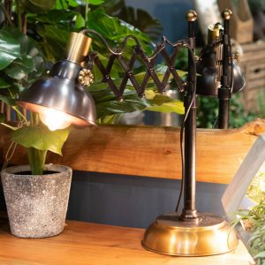 zelda-adjustable-scissor-table-lamp-black-brass