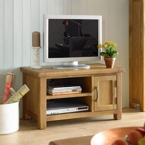 earls-wooden-small-tv-unit-chunky-solid-oak