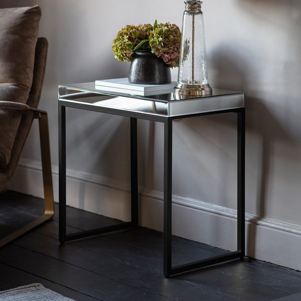 Pippy-Metal-Side-Table-in-Black-Image-2