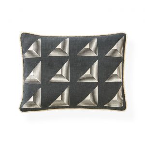 matrix_triangles_pillow_a