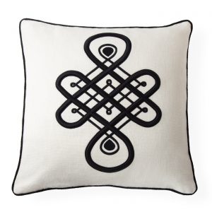 maxime_emblem_pillow_white_a