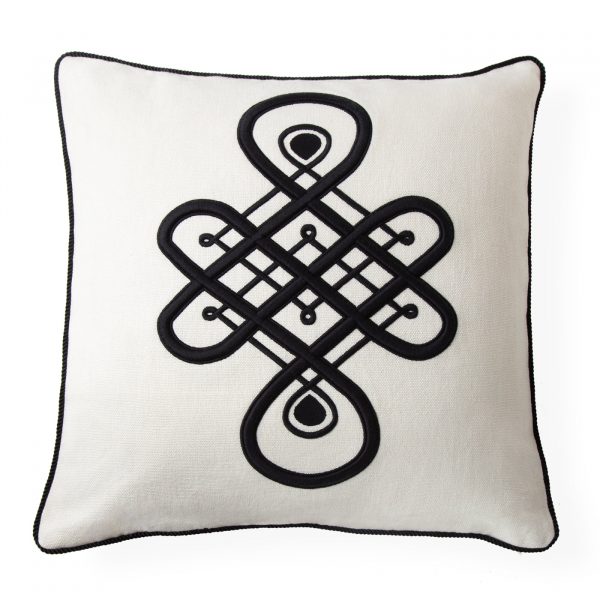 maxime_emblem_pillow_white_a
