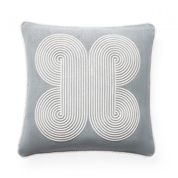 pompidou_pillow_quatrefoil_960310de-d031-4169-8cb9-24b043a3418c