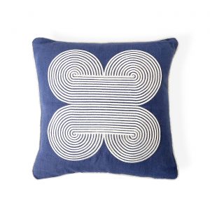 pompidou_quatrefoil_pillow_navy_a_ff6347de-d66c-4bd5-9b06-3f0e7633c8c0