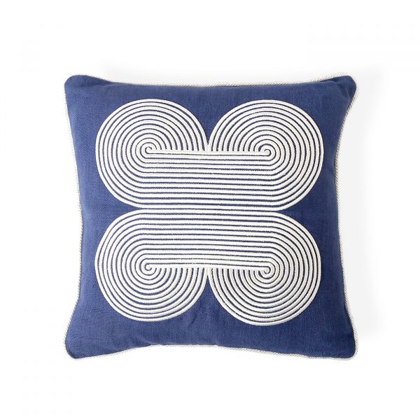 pompidou_quatrefoil_pillow_navy_a_ff6347de-d66c-4bd5-9b06-3f0e7633c8c0
