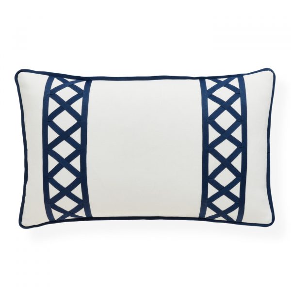 positano_outdoor-pillow_stripe_white-navy_a_f3008c52-53e3-480c-b591-c95df843ab7c