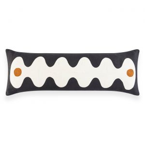 toklas_rectangle-pillow_b_fbb72804-1a0e-48ec-b498-7ded4c6bd8e8