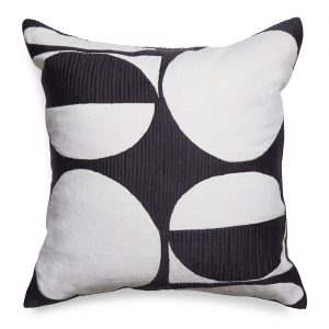 vallarius_dots_pillow_80d69272-4077-411b-8616-a59103c7cbef