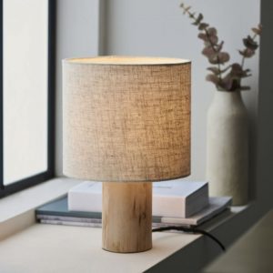 WoodenTableLampWithLinenShade_2