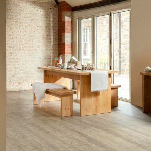 Wylam_Scandi_Dining_Table_Benchessquare_4d988722-4e19-44a4-bb31-088f6d4a591b