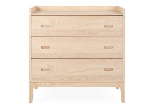 1030163-morten_three_drawer_chest_oak-4_detail_3