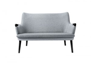 ch72-sofa-oak-black-shell-_-cushion-hallingdal-130-2_1