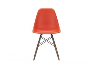 e_a_eames-plastic-side-chair-dsw-03-poppy-red-95-dark-maple