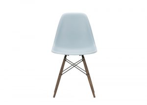 e_a_eames-plastic-side-chair-dsw-23-ice-grey-95-dark-maple