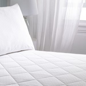fbc_smart_temperature_pillow-protector_1_lifestyle