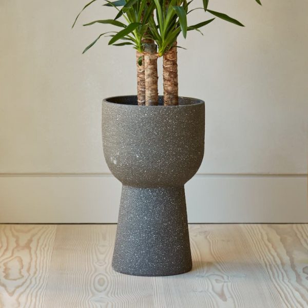 Tomi_Dark_Grey_Indoor_Pot_Close_Up