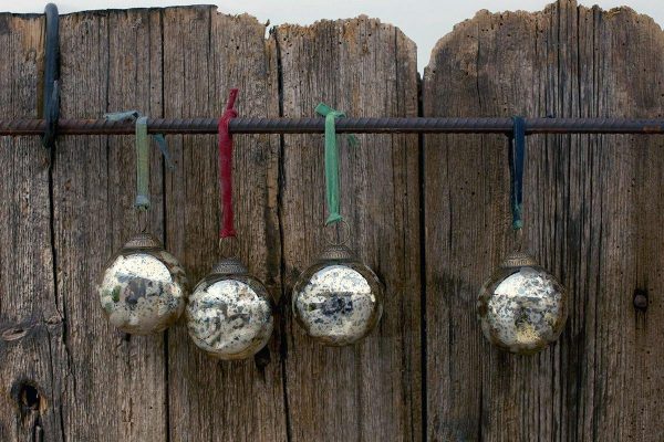 Antique-Gold-Baubles-Set-of-4-nkuku