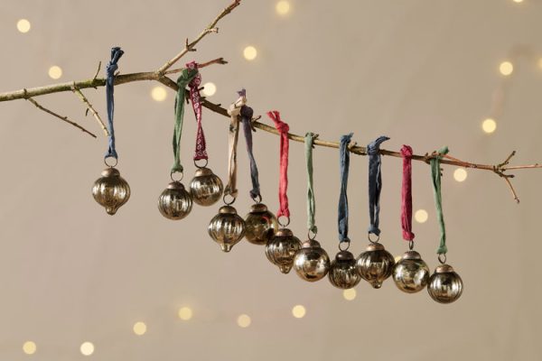 Dew-Drop-Baubles-Antique-Gold-Set-of-12-nkuku