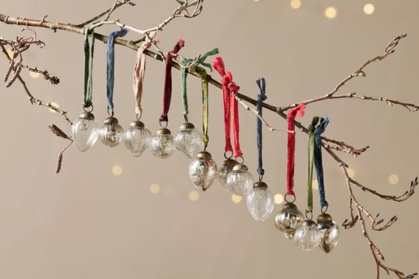 Dew-Drop-Baubles-Silver-Clear-Set-of-12-nkuku