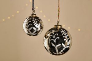 Giant-Antique-Gold-Bauble-nkuku