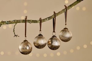 Konara-Baubles-Gold-Crackle-Set-of-4-nkuku