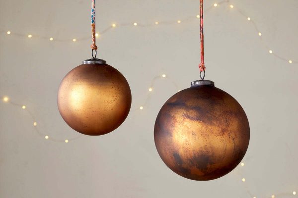 OB36-OB3601-OkoGiantBauble-MattGold-Small-OB36-OB3602-OkoGiantBauble-MattGold-Large-nkuku-1