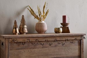 TG32-TG3201-TanuMangoWoodBeadedGarland-Brass_Ruby-nkuku-1