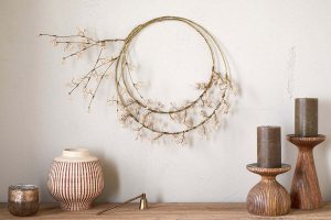TW03-TW0301-TanuLayeredMangoWoodBeadedWreath-Brass_Natural-nkuku-1