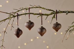 Varu-Baubles-Black-Gold-Set-of-4-nkuku