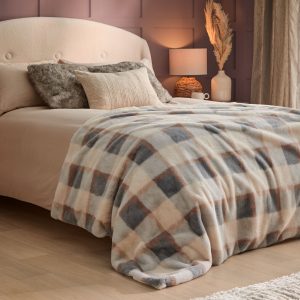 snugsiefauxfurblanket_03