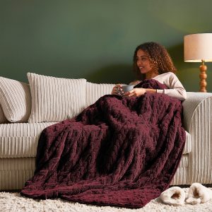 super_cosy_chunky_heated_throw_berry_3