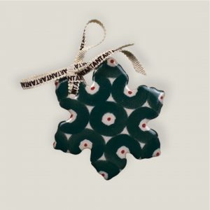 ANTA_scotland_letter_decoration_Berry_Medium_Snowflake
