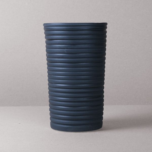 Black_Ridged_Large_Vase_ANTA_Scotland_01